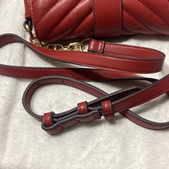 Elegant Red Quilted Shoulder Bag - Picture 6 of 13
